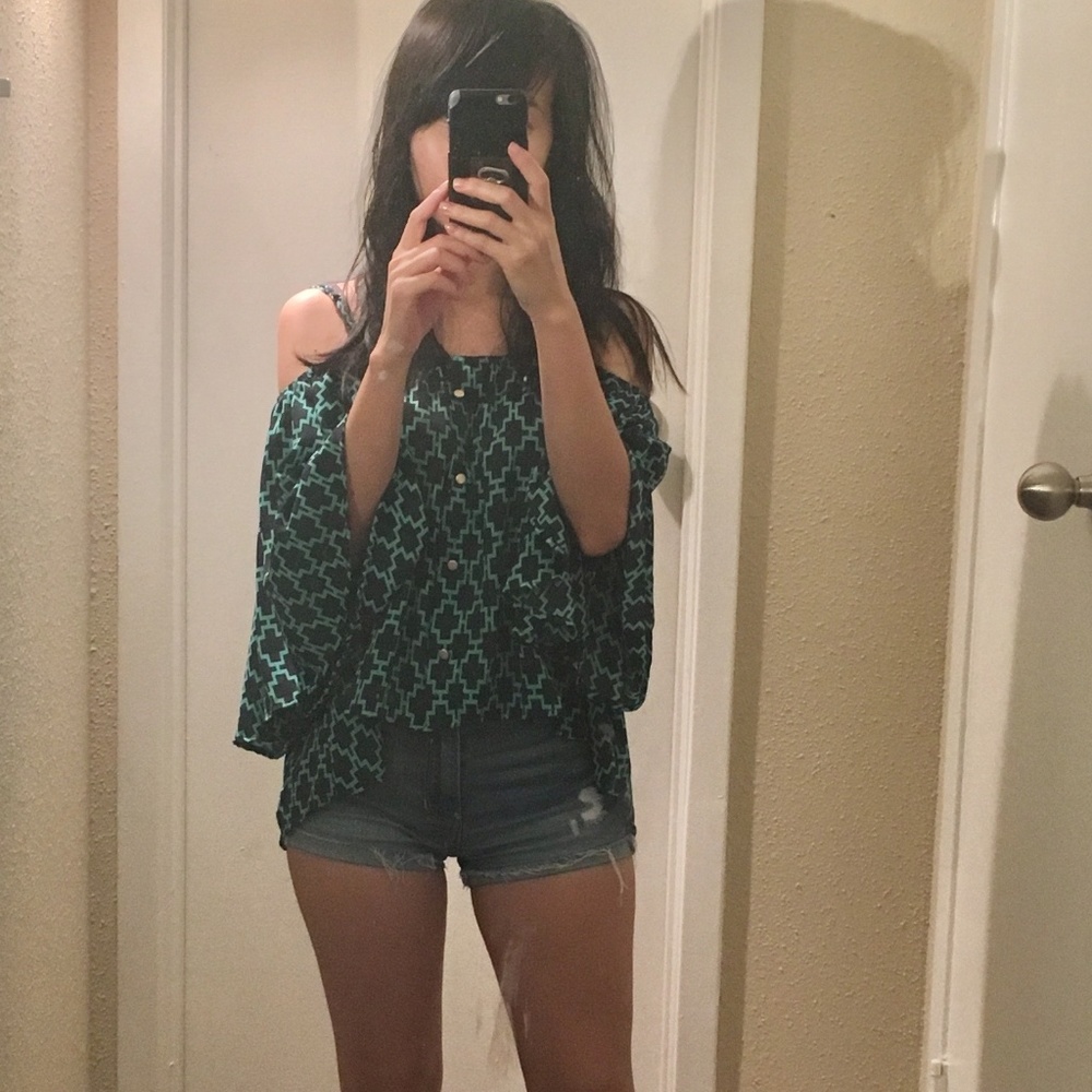 Off-the-shoulder